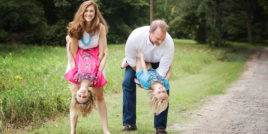 Outdoor Lifestyle Family Photos – Fun in the Forest