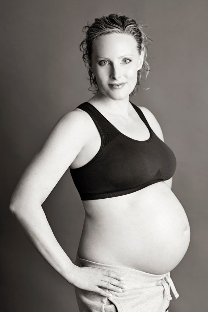 Sporty and Sexy - Different Looks in One Maternity Session