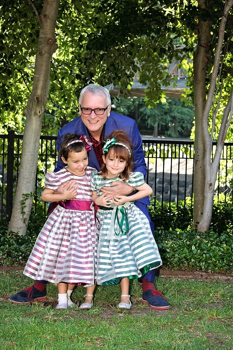 beautiful family photos with twin daughters