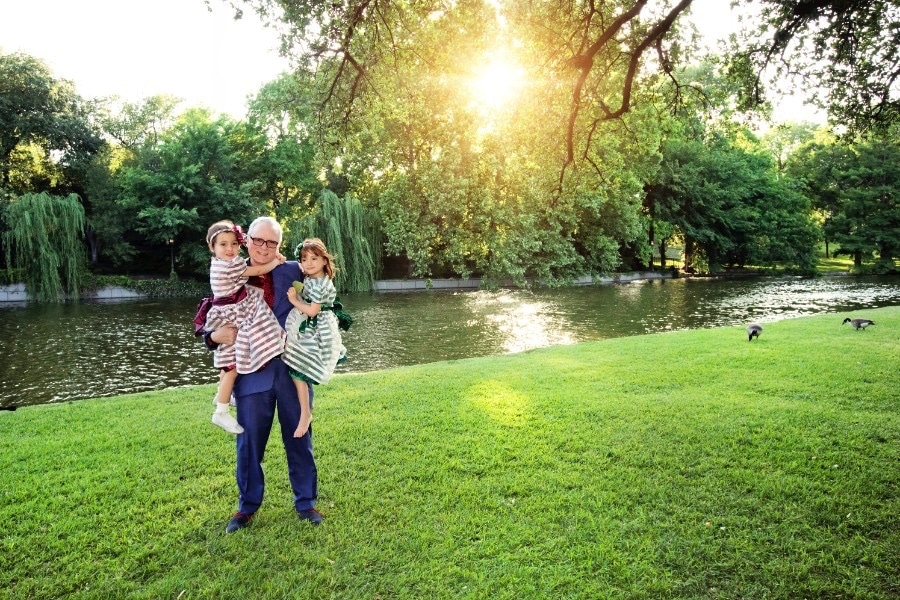 beautiful family photos with twin daughters