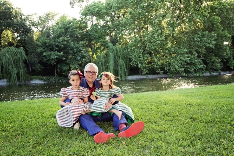 beautiful family photos with twin daughters