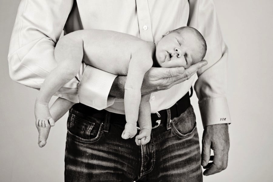 A Newborn Photo Session for the Whole Family