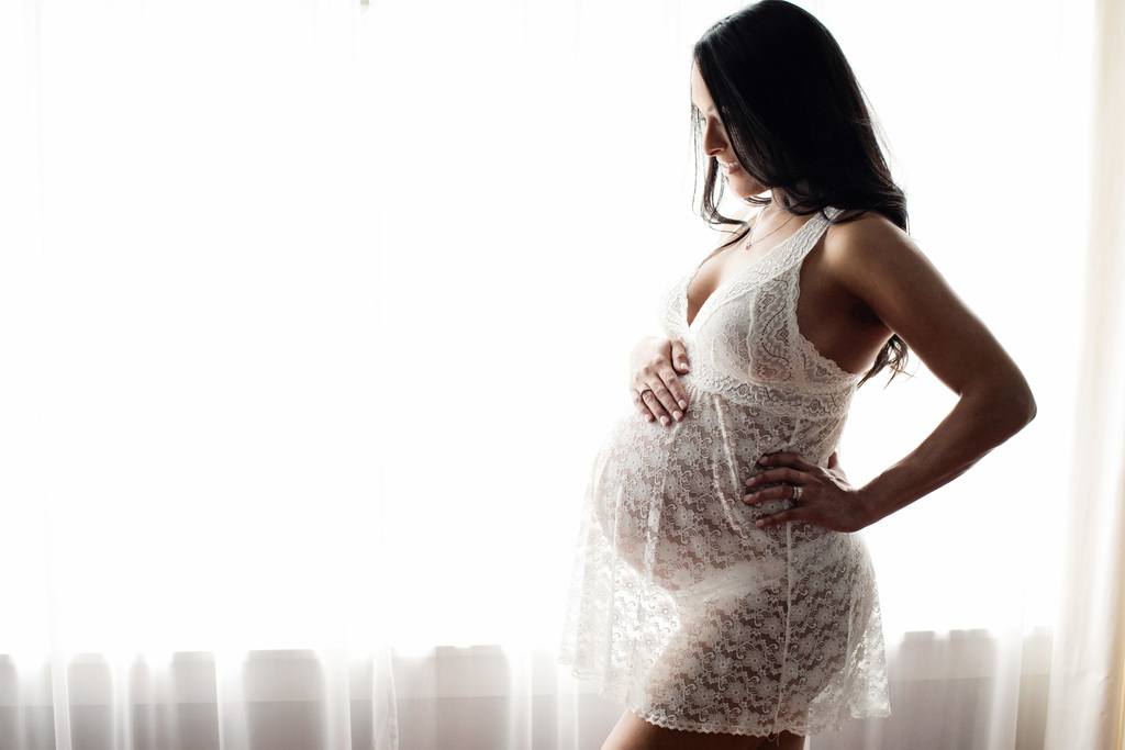 gorgeous and cinematic pregnancy session in the studio