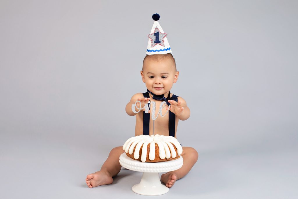 baby boy celebrates turning one in private studio session