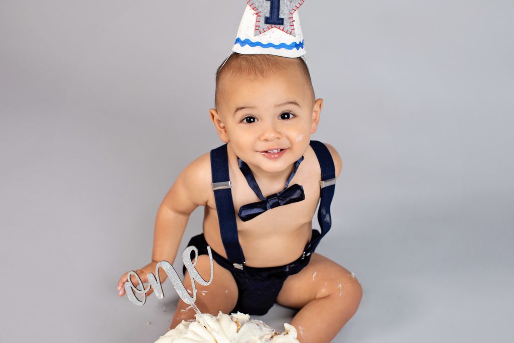 baby boy celebrates turning one in private studio session