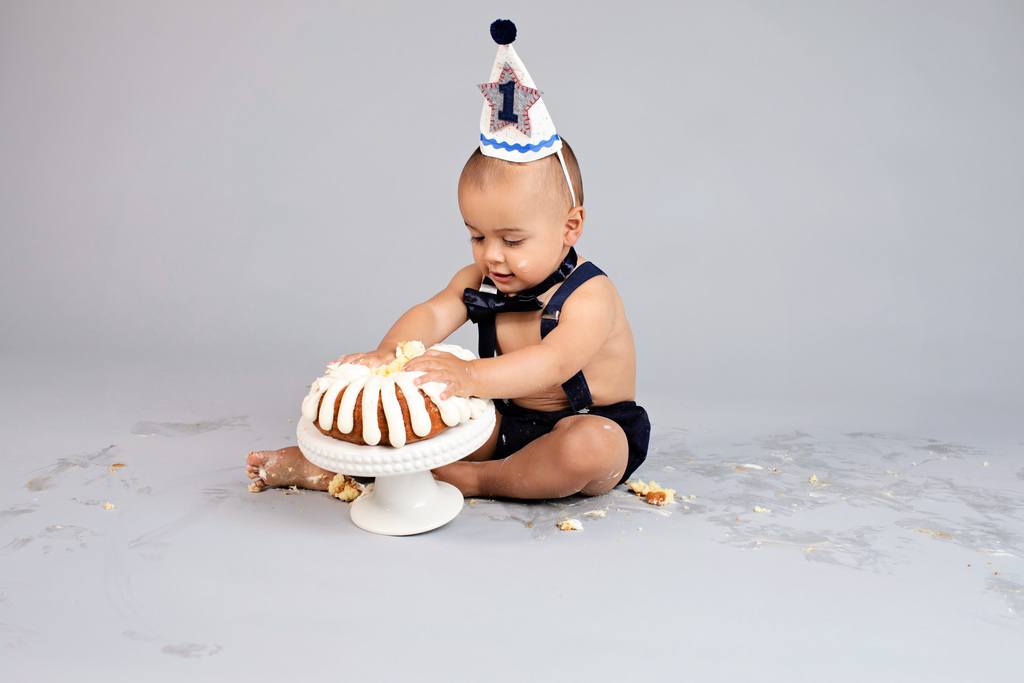 baby boy celebrates turning one in private studio session