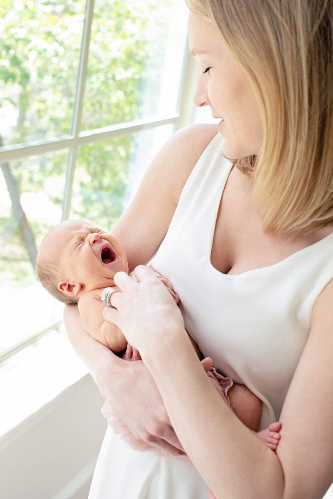 beautiful newborn session using few props in at home session