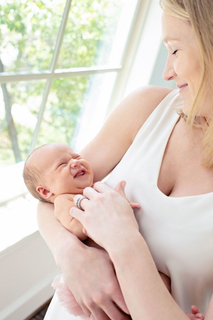 beautiful newborn session using few props in at home session