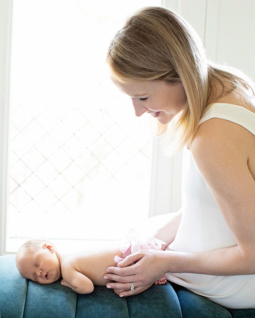 beautiful newborn session using few props in at home session