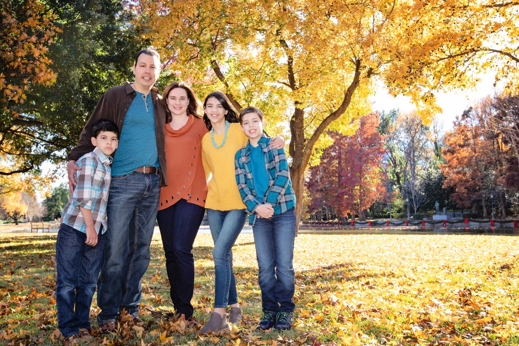 beautiful fall family session outside in Dallas 