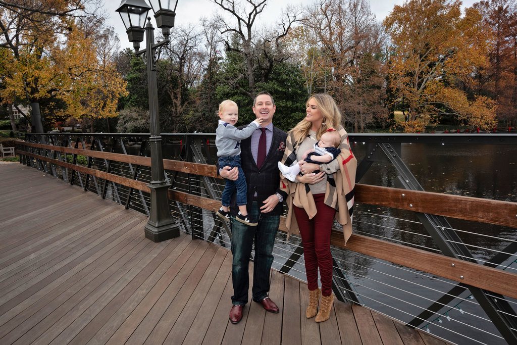 gorgeous winter family session outside in gorgeous dallas park