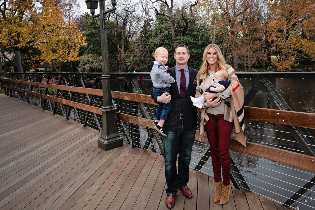 gorgeous winter family session outside in gorgeous dallas park