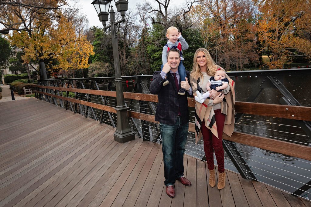 gorgeous winter family session outside in gorgeous dallas park