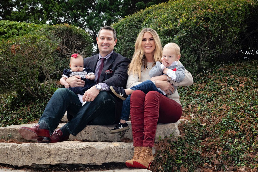 gorgeous winter family session outdoors in gorgeous dallas park