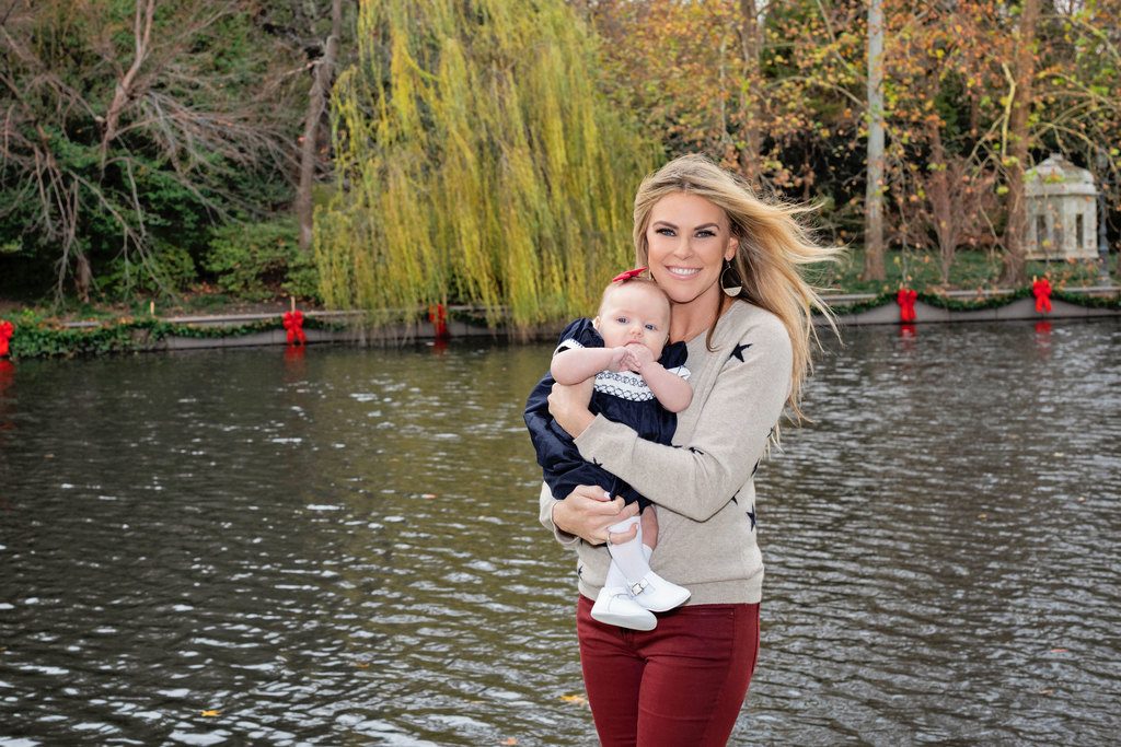 gorgeous winter family session outdoors in gorgeous dallas park