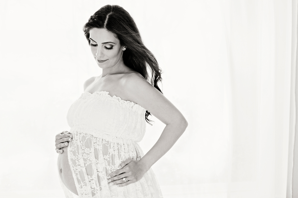 beautiful maternity session in private studio in dallas 
