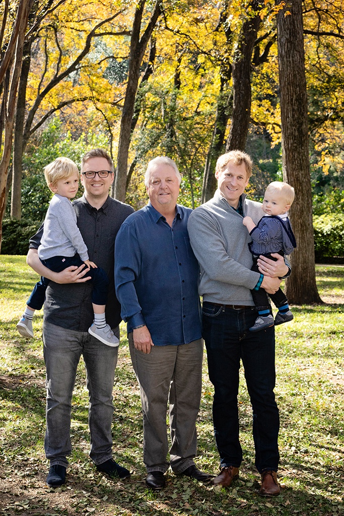 fall family session outside in DFW area