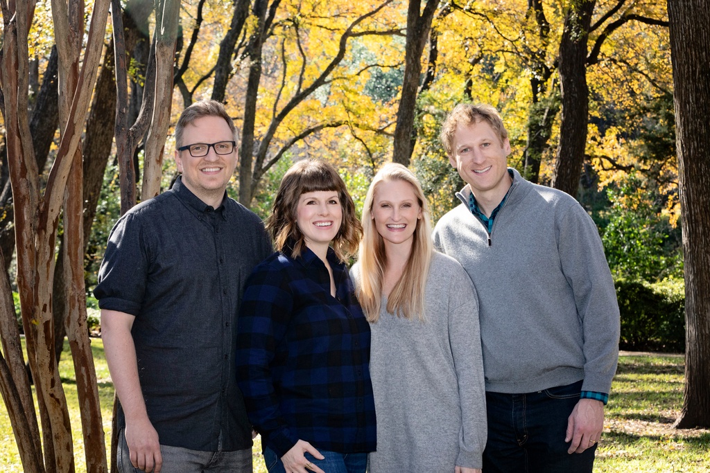 fall family session outside in DFW area