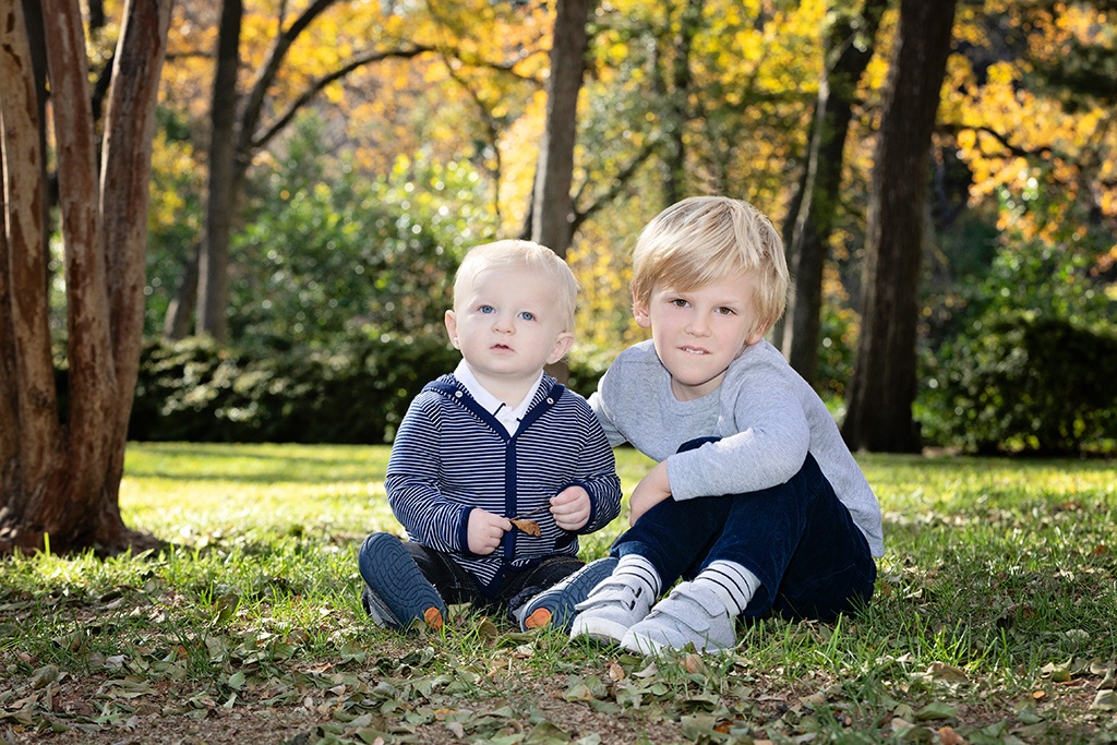 fall family session outside in DFW area