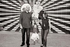 urban family photoshoot outside in dallas