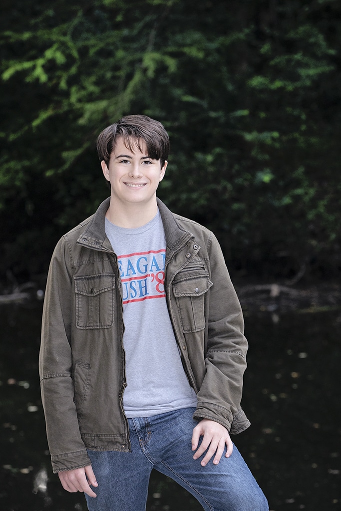 graduating senior photos outside in dallas during spring