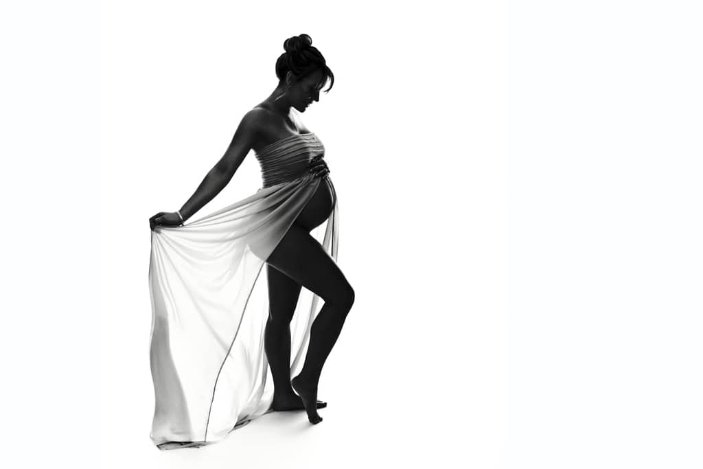 gorgeous maternity session with very cinematic and romantic shots