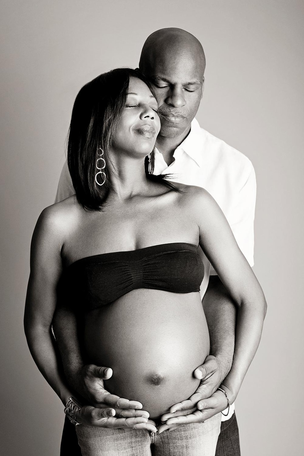 gorgeous maternity session in private studio with family involved