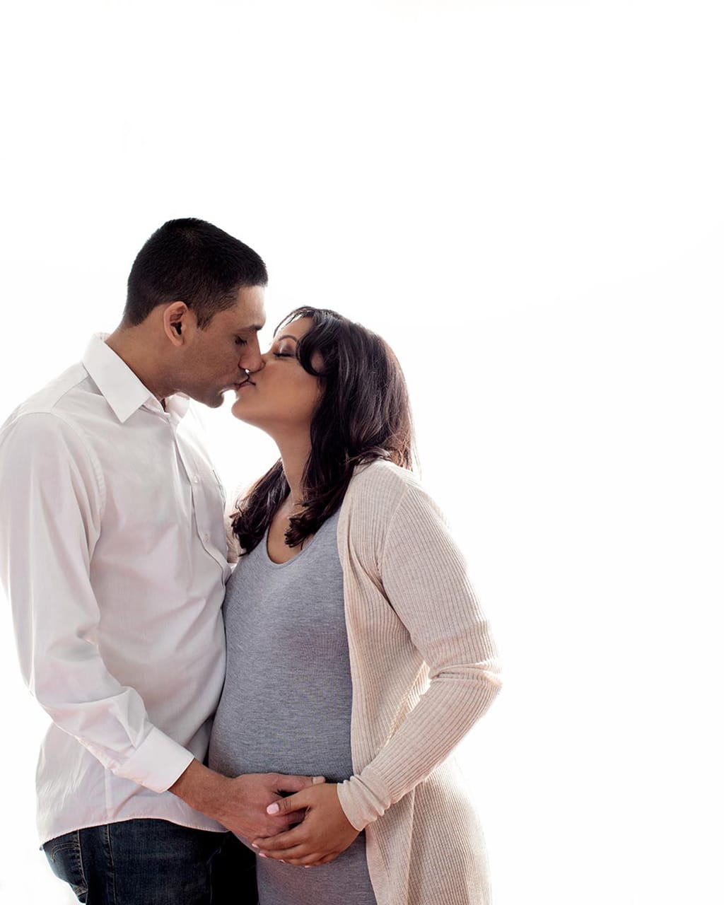 gorgeous maternity session in private studio with family involved