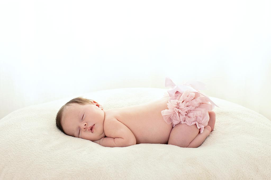 beautiful newborn session in private dallas studio