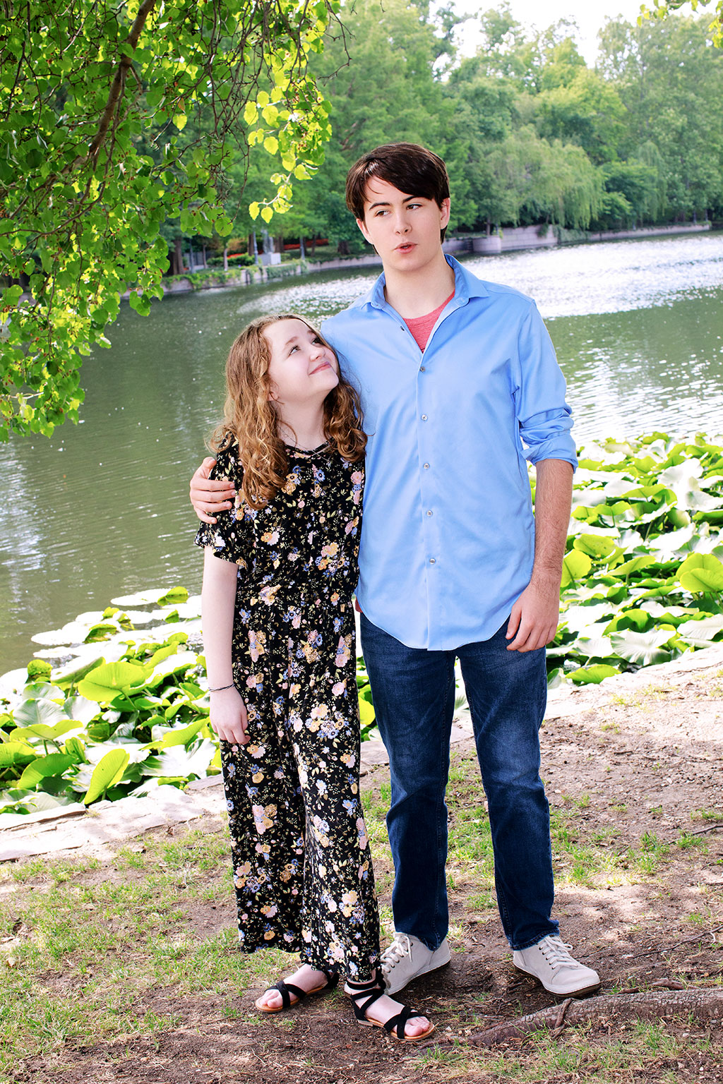 gorgeous spring family session with two teen kids and their mom