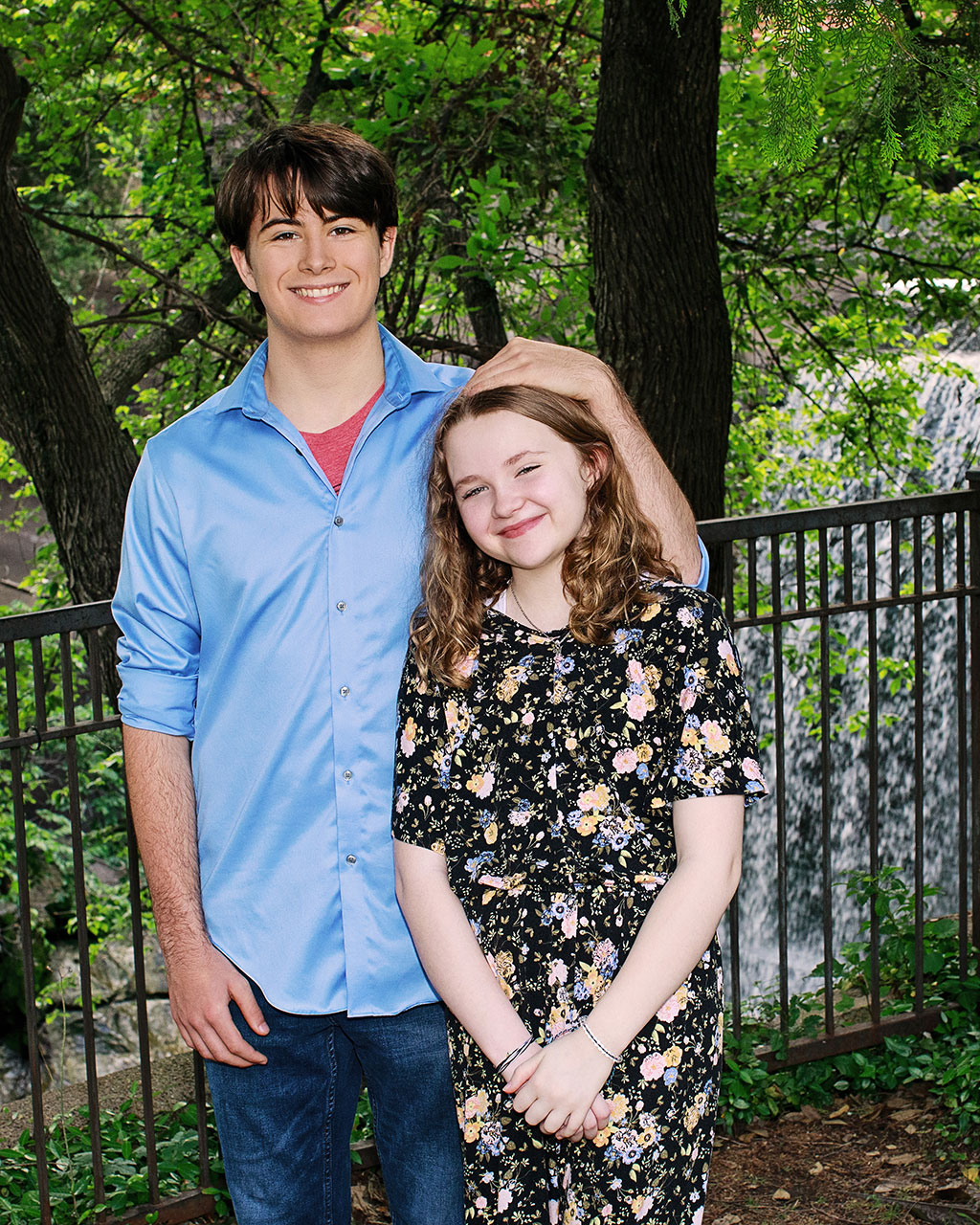 gorgeous spring family session with two teen kids and their mom