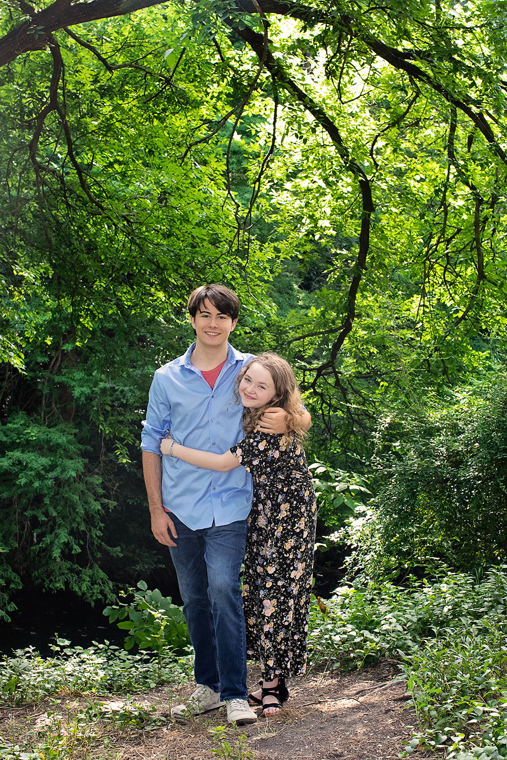 gorgeous spring family session with two teen kids and their mom
