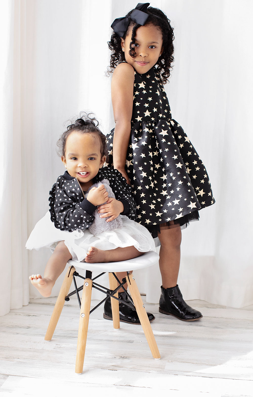 sisters posing in private dallas studio