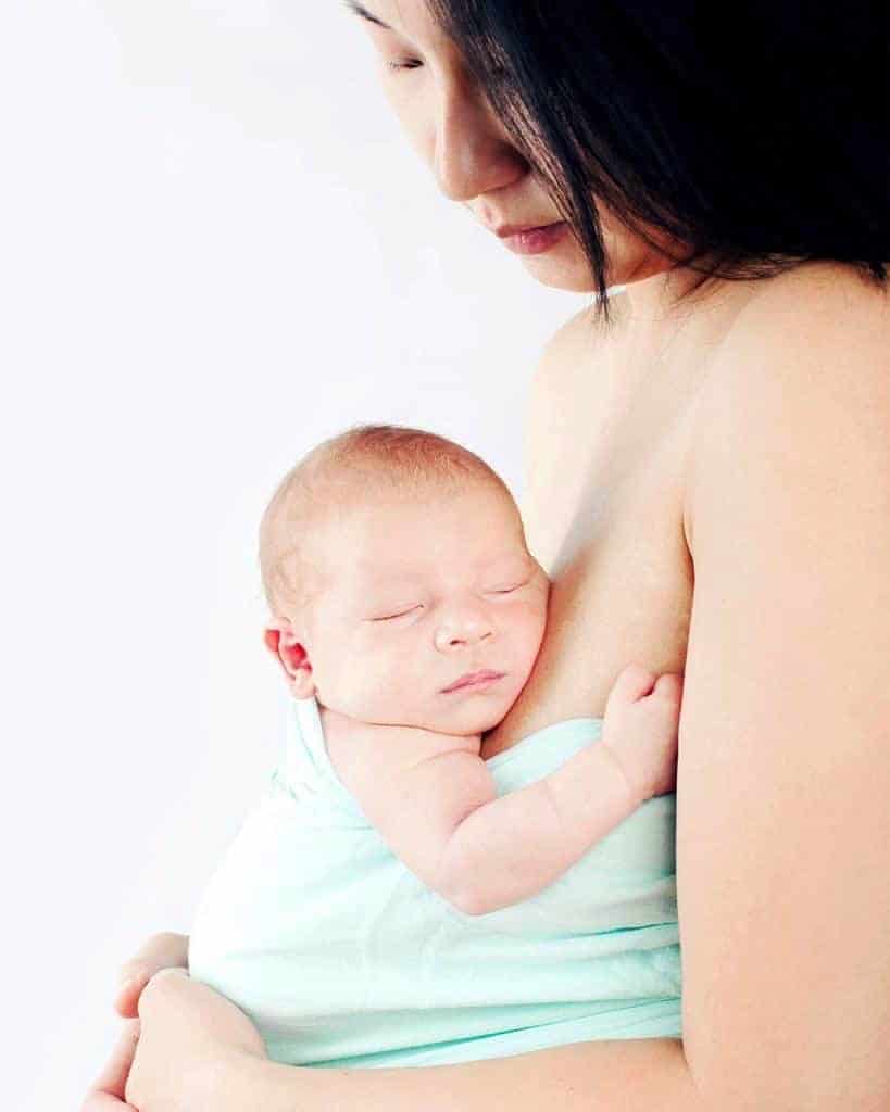 beautiful mom and her newborn session