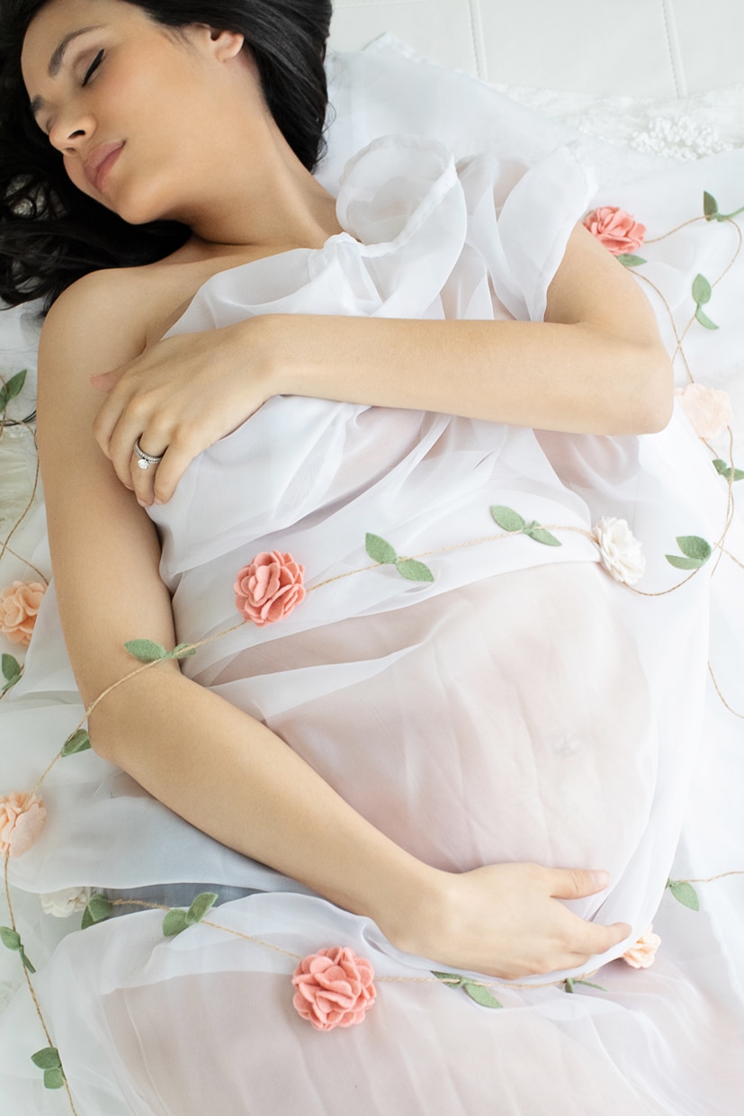 gorgeous maternity shoot with flowers