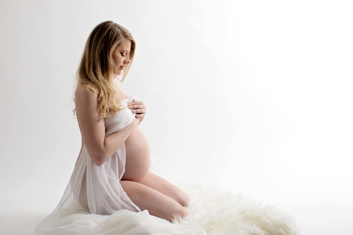 maternity session in dallas studio