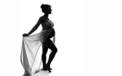 Why You’ll Love Black & White Maternity Photography in a Studio