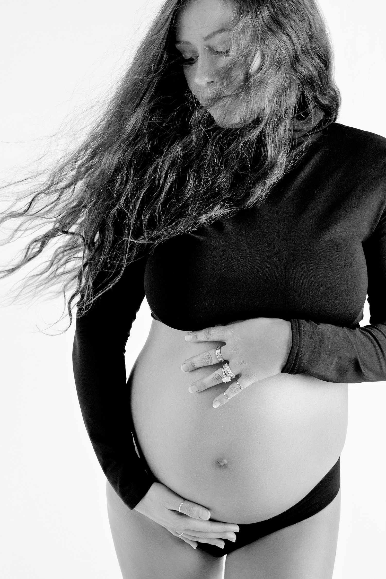 An elegant maternity photoshoot of a pregnant mother.