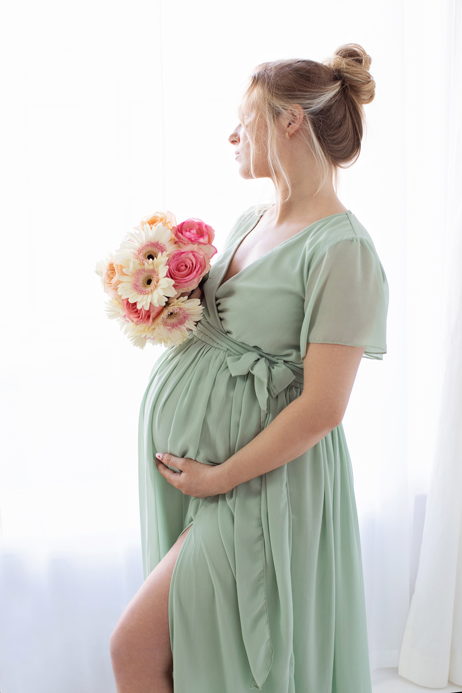 An elegant maternity photoshoot.