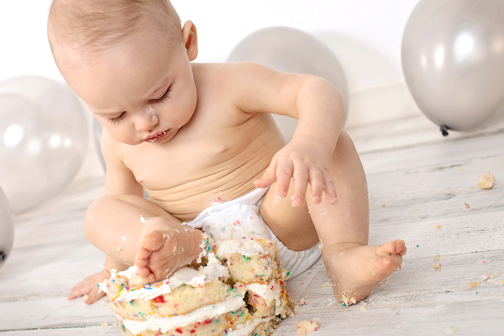 one year old baby with balloons