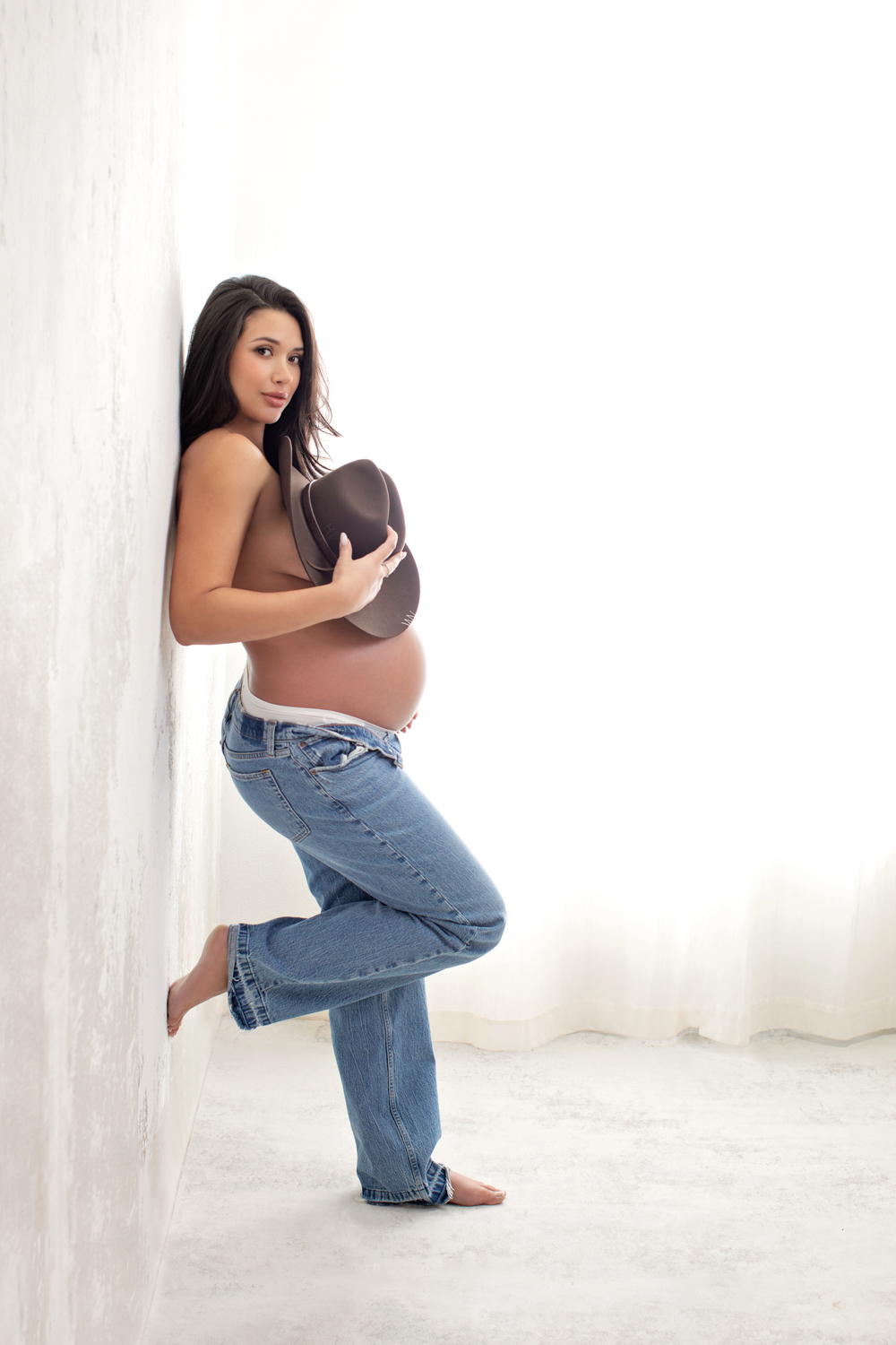 Pregnant woman wearing cowboy hat maternity photoshoot Dallas