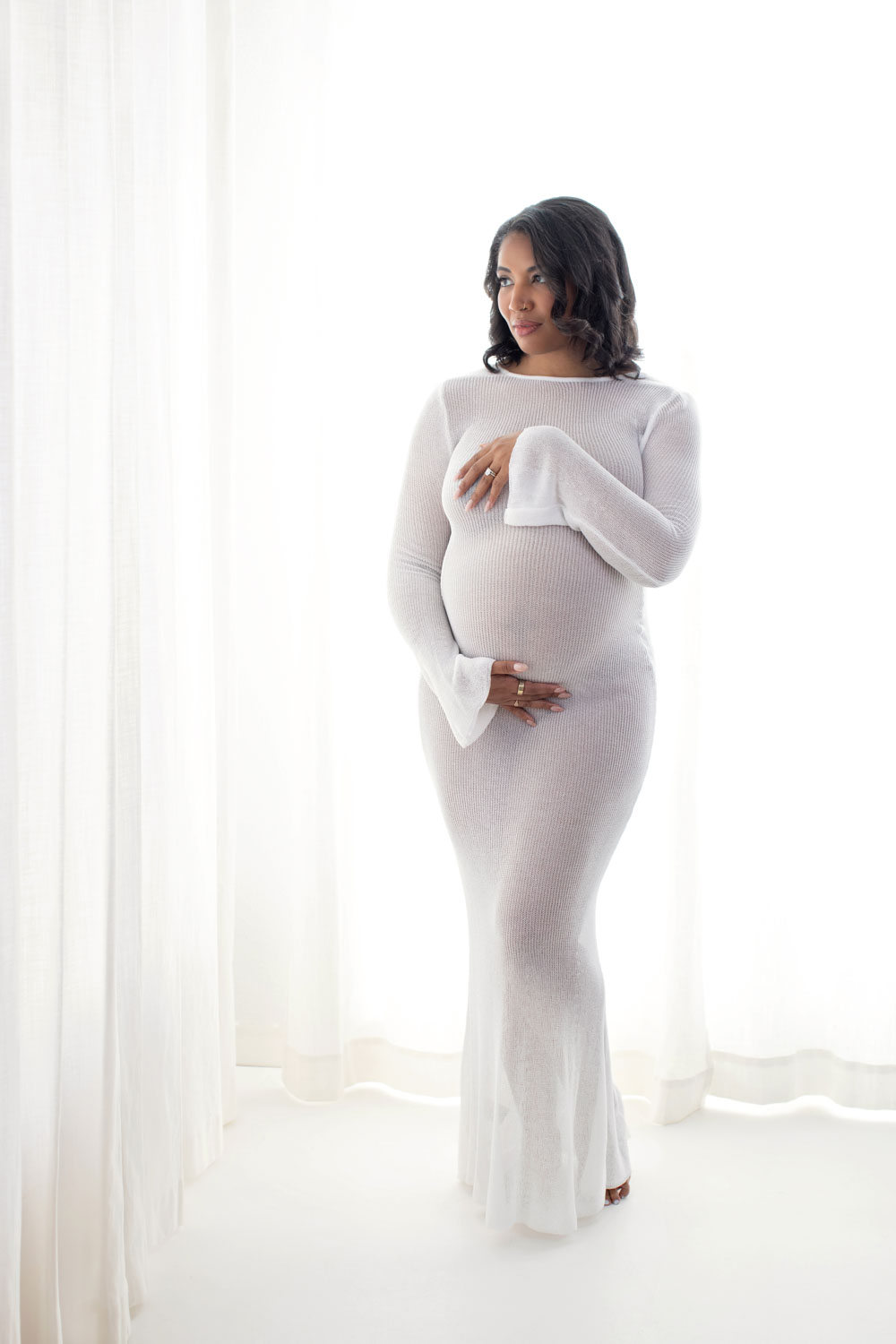 Dallas maternity photography, mother-to-be in neutral tones
